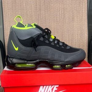 Nike Men's Black and Neon Yellow Sneaker Boot